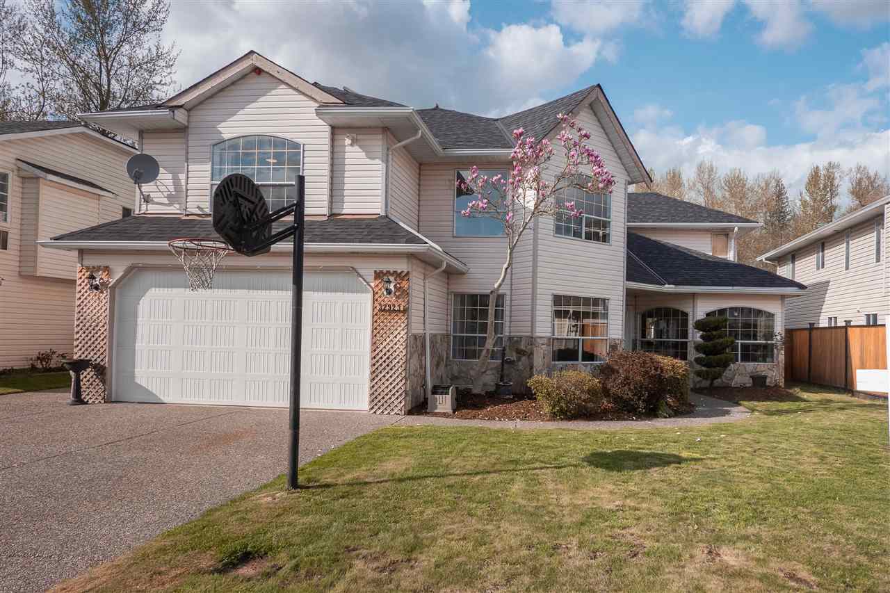 FEATURED LISTING: 32923 HARWOOD Place Abbotsford