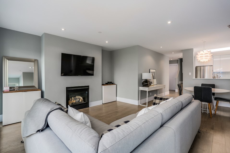 Main Photo: 301 3615 W 17TH AVENUE in Vancouver: Dunbar Condo for sale (Vancouver West) : MLS®# R2011115