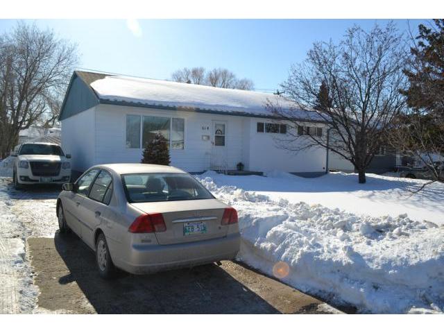 FEATURED LISTING: 614 Cedarcrest Drive WINNIPEG