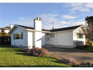 Main Photo: 1801 Laval Avenue in VICTORIA: SE Gordon Head Single Family Detached for sale (Saanich East)  : MLS(r) # 319651