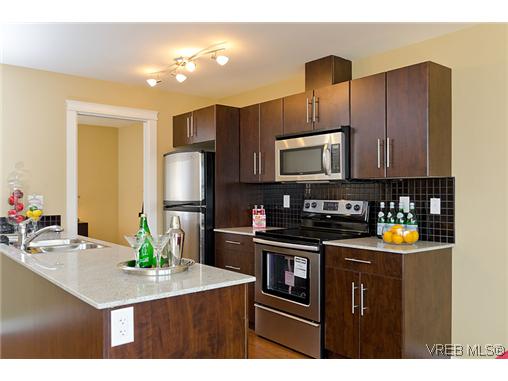 Main Photo: 212 1405 Esquimalt Road in VICTORIA: Es Esquimalt Condo Apartment for sale (Esquimalt) : MLS®# 317517