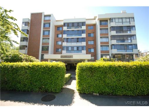Main Photo: 404 420 Linden Avenue in VICTORIA: Vi Fairfield West Condo Apartment for sale (Victoria) : MLS®# 317951
