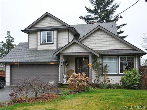 Main Photo: 1941 Valley View Place in VICTORIA: VR Prior Lake Single Family Detached for sale (View Royal) : MLS®# 320337