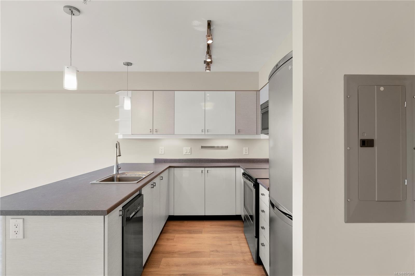FEATURED LISTING: 309 - 787 Tyee Rd