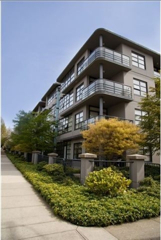 Main Photo: 105 2828 Yew Street in Vancouver: Kitsilano Condo for sale (Vancouver West)  : MLS(r) # V986197
