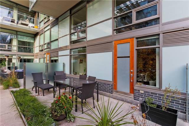 Main Photo: 55 Stewart St Unit #115 in Toronto: Waterfront Communities C1 Condo for sale (Toronto C01) : MLS® # C3385608