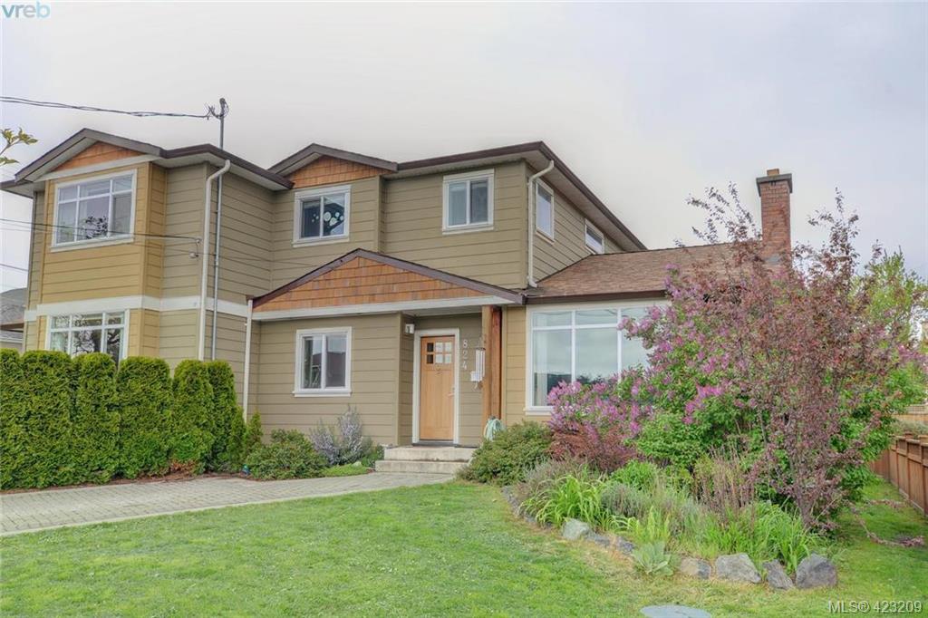 FEATURED LISTING: 824 Beckwith Ave VICTORIA