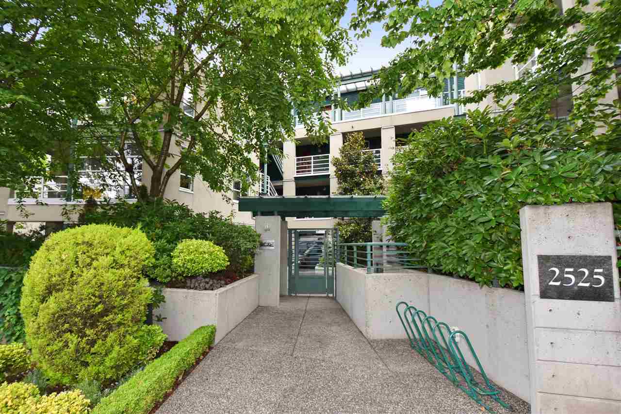 Main Photo: 103 2525 W 4TH AVENUE in Vancouver: Kitsilano Condo for sale (Vancouver West) : MLS® # R2090167