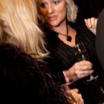 Woman_talking_to_woman_thumb