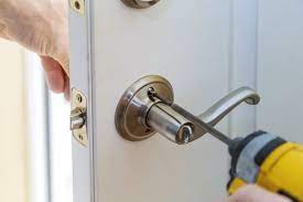 locksmith who opens safes