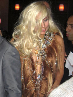Lady Gaga - Blonde, Celebrities, Long hair styles, Female, Curly hair, Adult hair hairstyle picture