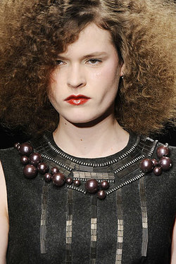 Nanou Vandecruys - Brunette, Medium hair styles, Kinky hair, Styles, Adult hair, Curly kinky hair hairstyle picture