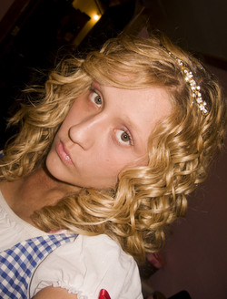 Beauty Queen - Readers, 2010 Holiday Photos hairstyle picture