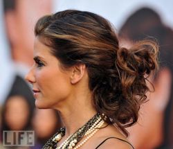 Sandra Bullock - Brunette, 3a, Celebrities, Updos, Female, Curly hair, Formal hairstyles, Knots, Buns hairstyle picture