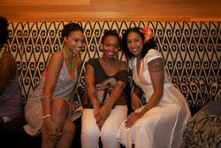 Curlies enjoying the Atmosphere at the Curly Pool Party - Medium hair styles, Kinky hair, Female, Adult hair, Curly kinky hair, Textured Tales from the Street hairstyle picture