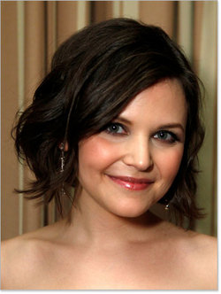 Ginnifer Goodwin - Brunette, Celebrities, Wavy hair, Short hair styles, Female, Curly hair, Bob hairstyles hairstyle picture
