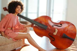 Esperanza Spalding - Brunette, Celebrities, Medium hair styles, Kinky hair, Afro, Styles, Female, Adult hair, 4c hairstyle picture