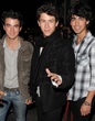 jonas brothers - Male