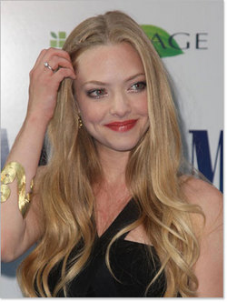 Amanda Seyfried - Blonde, Celebrities, Wavy hair, Long hair styles, Female, Curly hair hairstyle picture