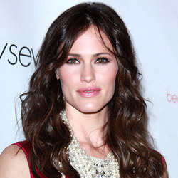 Jennifer Garner - Brunette, Celebrities, Celebrities, Wavy hair, Wavy hair, Long hair styles, Long hair styles, Female hairstyle picture