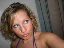 Inverted curly bob - Blonde, 3a, Wavy hair, Short hair styles, Readers, Styles, Female hairstyle picture