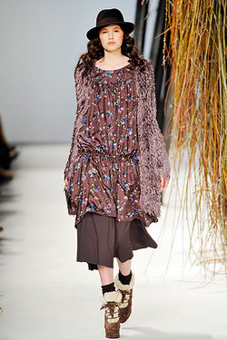 Kenzo - Paris Fashion Week 2010 - 3a, Medium hair styles, Long hair styles, Readers, Female, Curly hair, Black hair, Adult hair, Formal hairstyles hairstyle picture