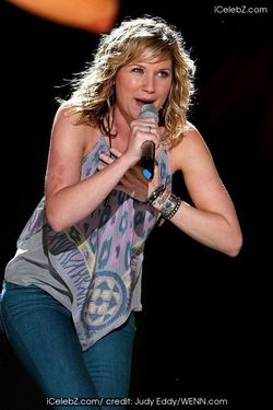 Jennifer Nettles - Blonde, Celebrities, Wavy hair, Medium hair styles, Female, 2c hairstyle picture