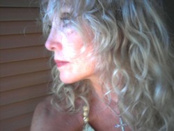 curls - 3a, Mature hair, Medium hair styles, Readers, Curly hair, Gray hair hairstyle picture