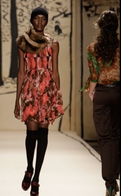 Fashion Week 09 - Tracy Reese Comey Collection - Brunette, 2b, Wavy hair, Short hair styles, Female, Curly hair, 2c, Black hair, Fashion Week, Fall 2009 Collections hairstyle picture