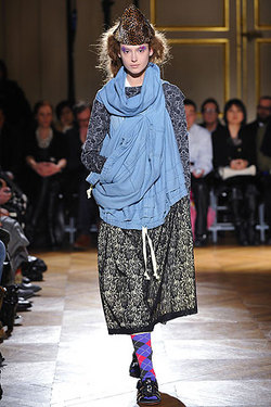 Tao - Paris Fashion Week 2010 - Brunette, 3b, 3a, Kinky hair, Long hair styles, Styles, Female, Curly hair, Adult hair, Dreadlocks hairstyle picture