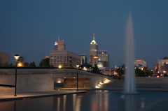 Indianapolis_at_night_downtown