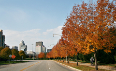 Louisville_headed_to_city