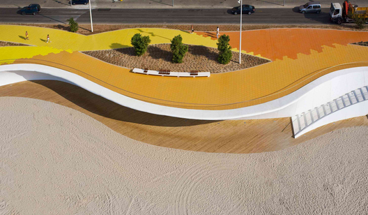 Paseo Marítimo Playa Poniente / OAB