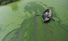 Fisherman-rows-a-boat-in--001_column