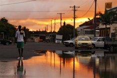 2011-01-07t011407z_01_btre70603fn00_rtroptp_3_international-us-australia-floods-slater_column