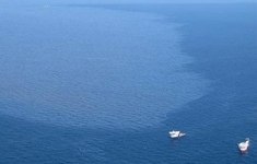 Oil-spill-burning-wide-ap_column_column