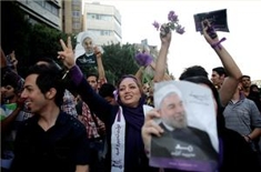 Iran_rouhani_column