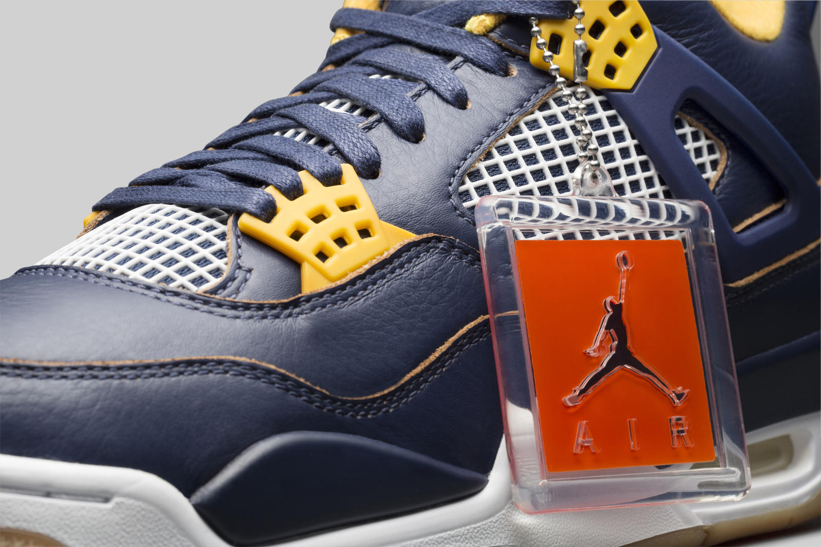 Air_Jordan_IV_DFA_1_native_1600.jpeg