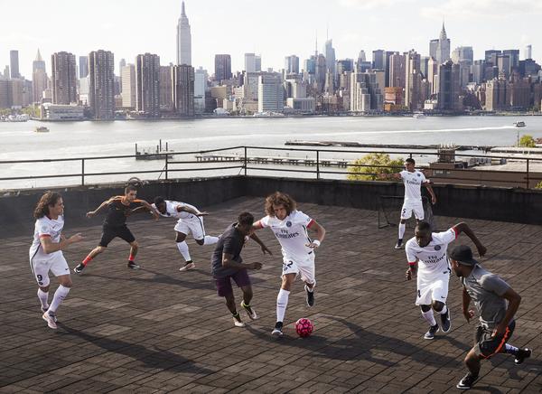 Classic Yet Contemporary Parisian Design for Paris Saint-Germain 2015-16 Away Kit