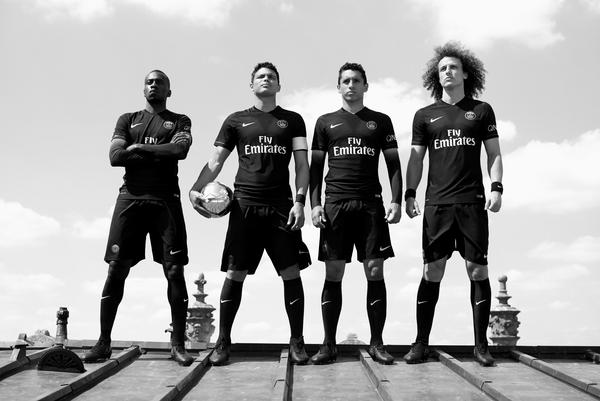 Nike Dark Light: o poderoso uniforme preto do Paris Saint-Germain