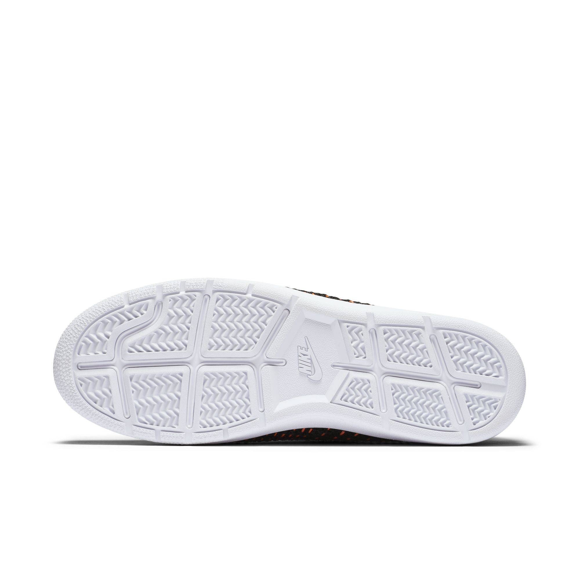 flyknit tennis shoes