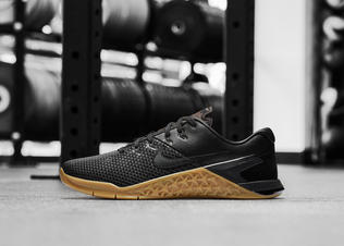 vapormax run utility black red