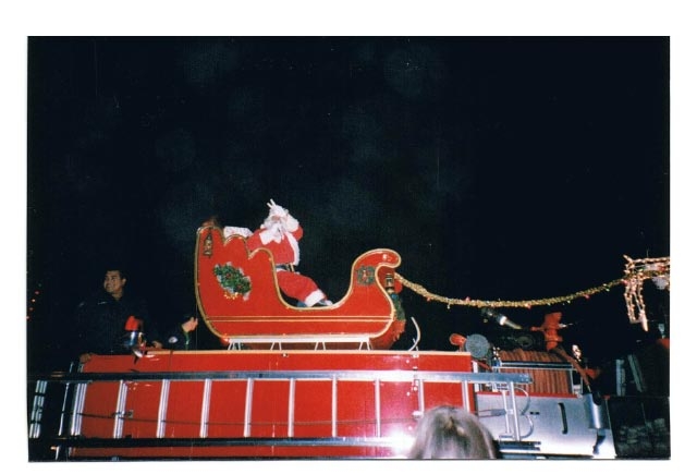 http://s3.amazonaws.com/nlink/photos/10200/ctl_santa_edited.jpg?AWSAccessKeyId=AKIAJODKKJAWTTFD34BQ&Expires=1786194438&Signature=bupTRygJ08latuPYJLnp%2BBxnR64%3D
