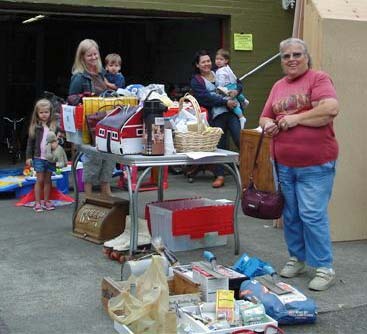 Happy_Shoppers_at_S_and_8th.jpg