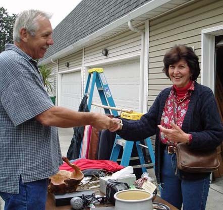 Kathy_in_the_alley___a_happy_customer.jpg