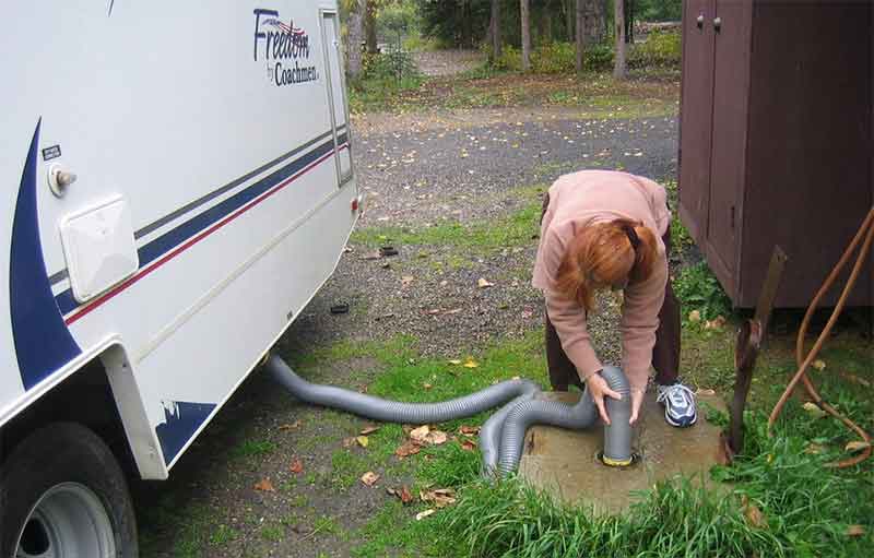 RVer Connecting best RV sewer hose to dump station