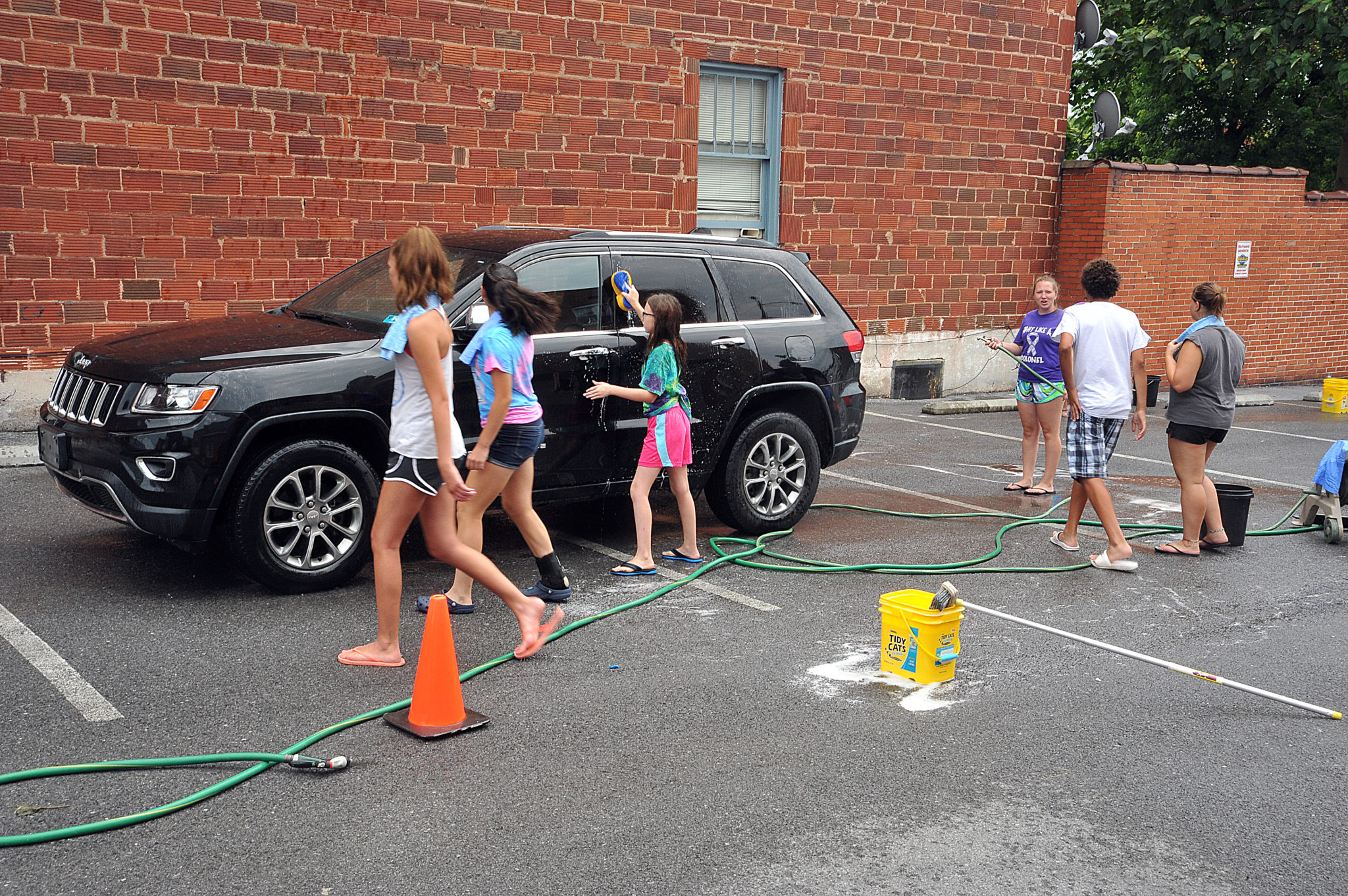 Giving Back Church uses car wash to show love News, Sports, Jobs