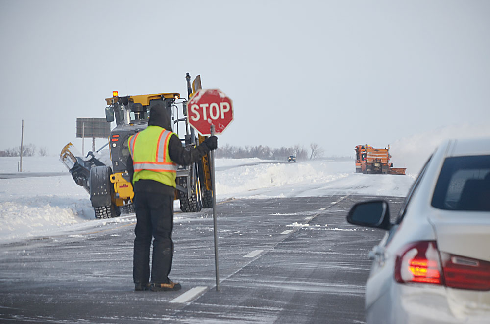 Snow removal goes on News, Sports, Jobs Minot Daily News