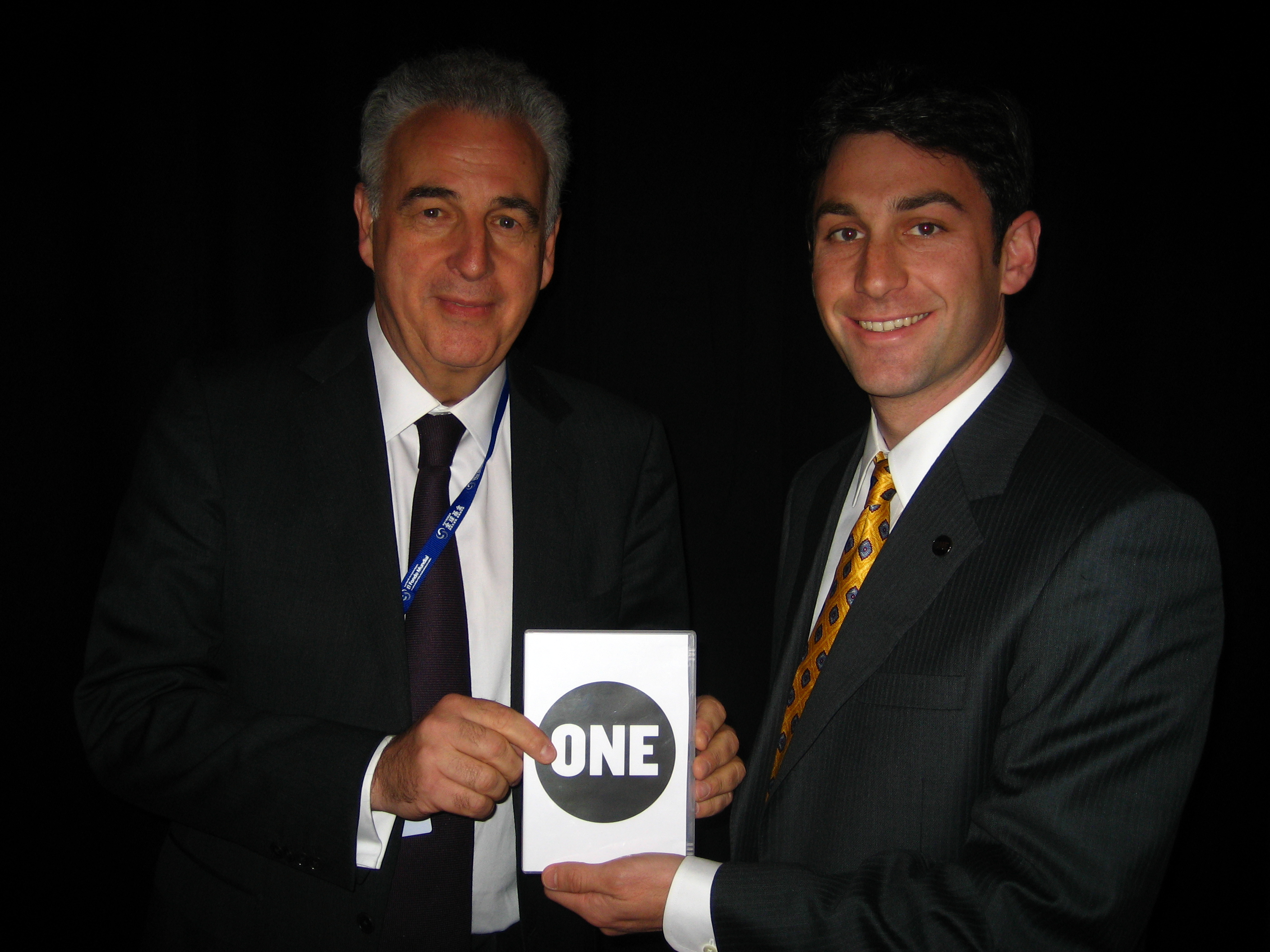 Josh Lozman (ONE) und Michel Kazatchkine (Globaler Fonds zurm Bekämpfung von Aids, Tuberkulose und Malaria)