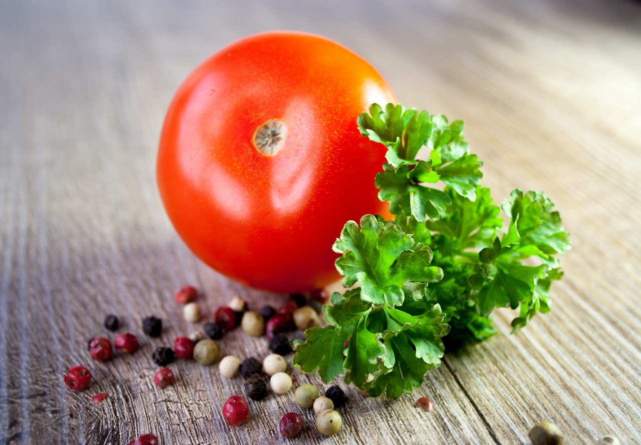 tomato-sauce-vegetables-parsley-37849.jpeg